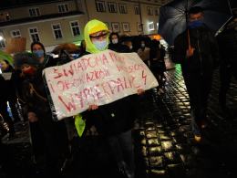 Jedni pojechali do Warszawy, inni protestują na ulicach miast. Kolejny dzień protestów w Opolu