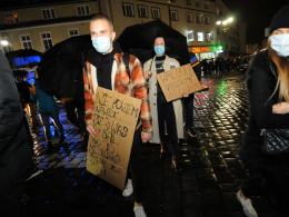 Jedni pojechali do Warszawy, inni protestują na ulicach miast. Kolejny dzień protestów w Opolu