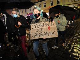 Jedni pojechali do Warszawy, inni protestują na ulicach miast. Kolejny dzień protestów w Opolu