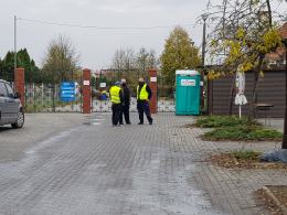 Cmentarze zamknięte. W dalszym ciągu można kupić kwiaty, pomóżmy kupcom