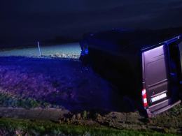 Kolizja na A4: Bus z 9 osobami w środku wypadł z drogi