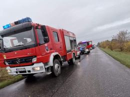 Blisko 2,5 promila alkoholu miał kierujący Volkswagenem. Wjechał w drzewo
