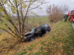 Blisko 2,5 promila alkoholu miał kierujący Volkswagenem. Wjechał w drzewo