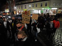 Kolejny dzień protestów w Opolu. Posypały się mandaty i pouczenia