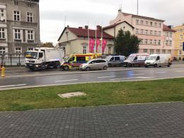 Śmieciarka potrąciła starszą kobietę idącą chodnikiem. Wypadek na ulicy Oleskiej w Opolu