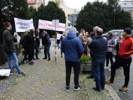Protest branży gastronomicznej. "Czarna polewka dla rządu RP'.
