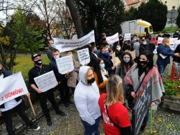 Protest branży gastronomicznej. "Czarna polewka dla rządu RP'.