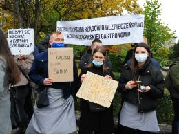 Protest branży gastronomicznej. "Czarna polewka dla rządu RP'.