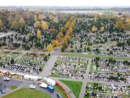 Opolanie ruszyli odwiedzać cmentarze