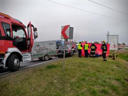 Zderzenie dwóch samochodów osobowych w miejscowości Kowale. Dwie osoby w szpitalu