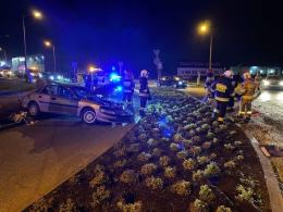 Kolizja koło Makro w Opolu. Auto wypadło z drogi i dachowało