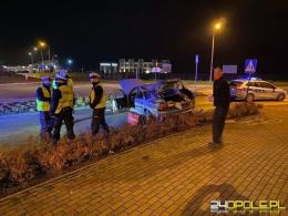 Kolizja koło Makro w Opolu. Auto wypadło z drogi i dachowało