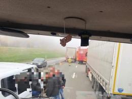 Nietypowe zdarzenie na A4. Samochód ciężarowy zatrzymał się na wiadukcie