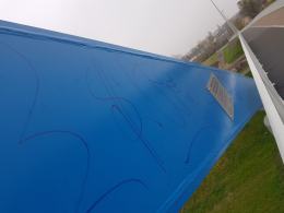 Graffiti i napisy na nowo oddanym moście im. Joachima Halupczoka w Opolu
