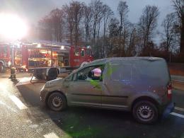 Dachowanie na autostradzie A4. Kierowca zabrany do szpitala