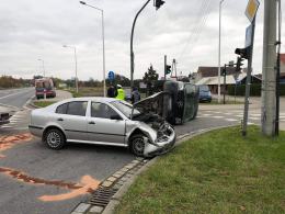 Utrudnienia w Chrząstowicach. Zderzyła się osobówka z busem
