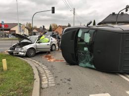 Utrudnienia w Chrząstowicach. Zderzyła się osobówka z busem