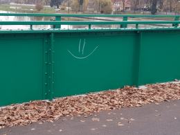 Smutny obrazek na Pasiece. Wandale nie oszczędzili też mostu im. Ireny Sendlerowej