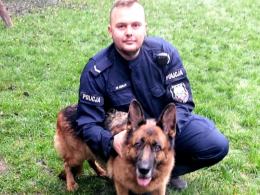 Pies miał trafić do schroniska - zaopiekował się nim policjant