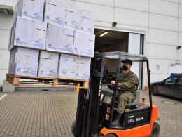 W Szpitalu Tymczasowym ciągle trwają prace. Pomagają opolscy Logistycy