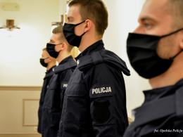 32 nowych funkcjonariuszy ślubowało na sztandar