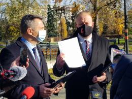 Posłowie KO komentują skandaliczną wypowiedź wojewody odnośnie Czarnej księgi PiS