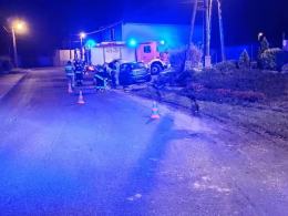 Niebezpieczne zdarzenie drogowe w Tłustomostach. Uczestnicy uciekli