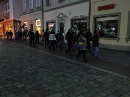 Manifestujący w obronie praw kobiet spacerowali po mieście 