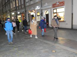 Manifestujący w obronie praw kobiet spacerowali po mieście 
