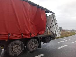 Zderzenie dwóch samochodów ciężarowych w Olszowej