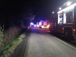 Czołowe zderzenie pojazdów w powiecie nyskim