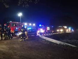 Czołowe zderzenie pojazdów w powiecie nyskim