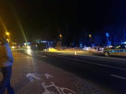 Samochód ciężarowy przewożący kukurydzę przewórcił się na jezdnię