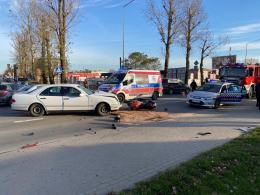 Zderzenie motocykla z osobówką na ulicy Budowlanych w Opolu