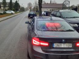 Wypadek w Michałowicach. Brony odczepiły się od ciągnika i spadły na osobówkę
