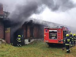 Pożar w Ozimku. Płonie piwnica obiektu basenowego