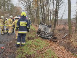 Dachowanie na trasie pomiędzy Kędzierzynem-Koźlem a Januszkowicami. 2 osoby w szpitalu