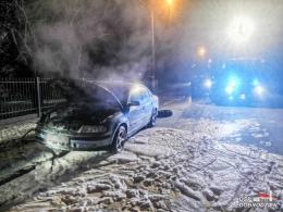 Samochód osobowy zapalił się w Dobrodzieniu. W akcji trzy zastępy straży