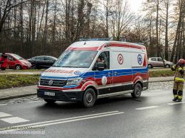 Niebezpieczne potrącenie pieszego na pasach. Interwencja służb w Kluczborku