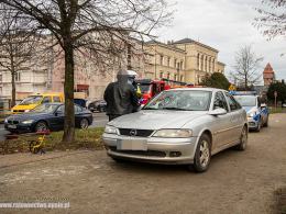 Niebezpieczne potrącenie pieszego na pasach. Interwencja służb w Kluczborku
