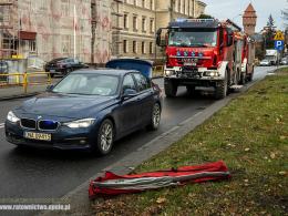 Niebezpieczne potrącenie pieszego na pasach. Interwencja służb w Kluczborku