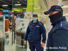 Bezlitosne kontrole policji i sanepidu w galeriach handlowych
