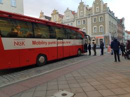 Trwa akcja "Zostań Świętym Mikołajem - Oddaj krew" na opolskim Rynku