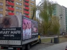 Furgonetka "Stop Mafii Aborcyjnej" na ulicach Opola