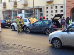 72-letni kierowca zawracał na 1-Maja. Uderzył w niego kierowca Golfa