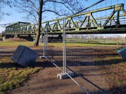 Utrudnienia w Parku Nadodrzańskim. PKP rozpoczęło grodzenie terenu pod inwestycję