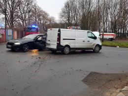 Zderzenie pojazdów na skrzyżowaniu 1-Maja i Rejtana