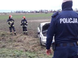Dachowanie w powiecie namysłowskim. W pojeździe 4 osobowa rodzina