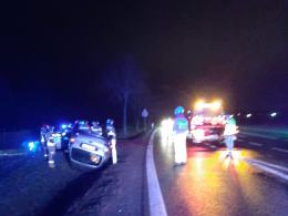 Samochód osobowy dachował w Zielęcicach