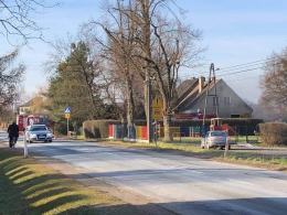 Pożar budynku w powiecie oleskim. Jedna osoba ranna